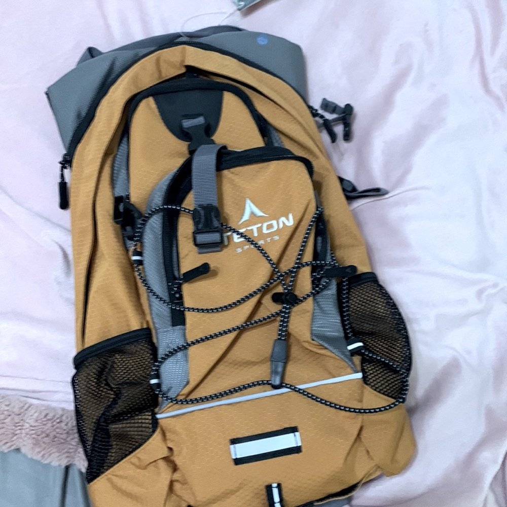 NWT Teton Sports Oasis 100 Hiking Backpack.